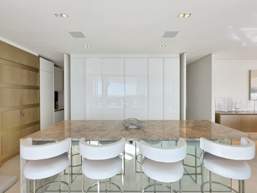 5 Bedroom Property for Sale in Fresnaye Western Cape